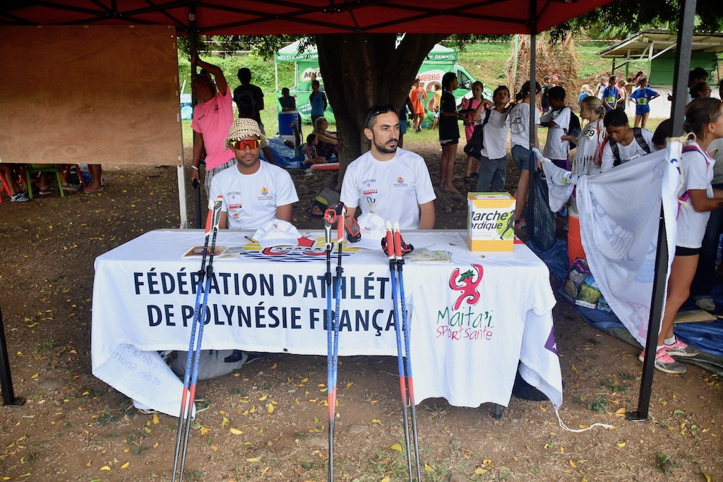 La marche nordique pour sensibiliser les jeunes au sport santé